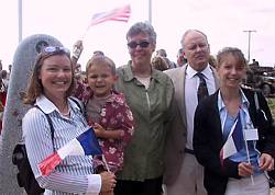 William mooney fils, accompagn� de son �pouse, ses deux ni�ces...et un jeune colombanais!